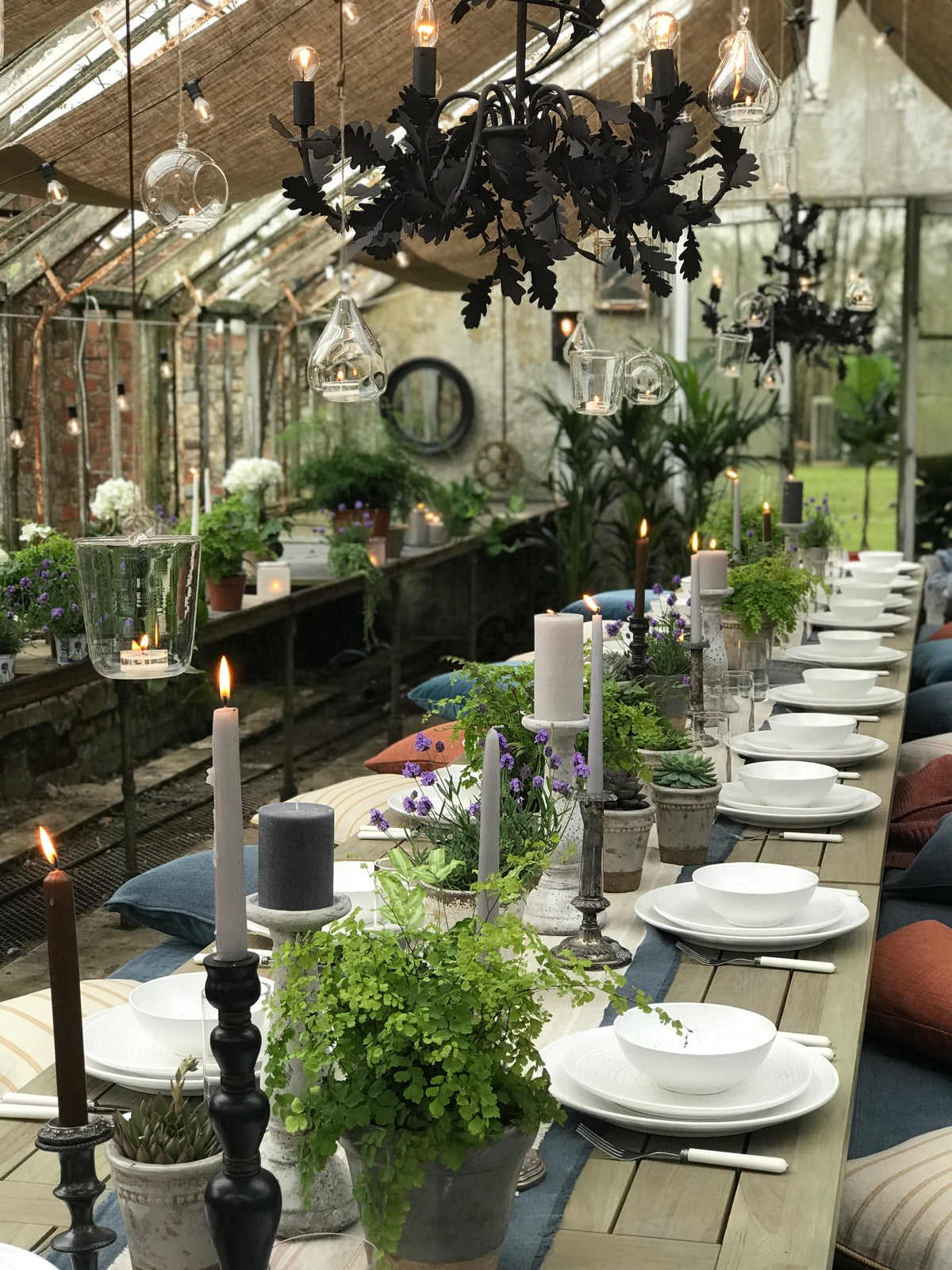 alfresco dining at the greenhouse at Sissinghurst Location House